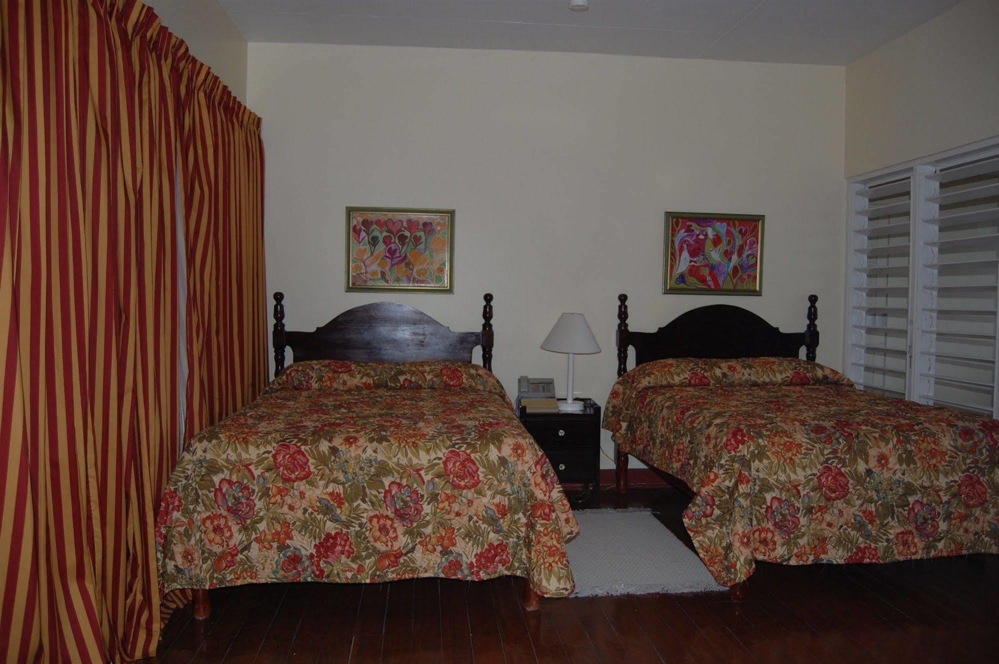 Inn At Shaw Park Gardens & Waterfalls Ocho Ríos Exterior foto